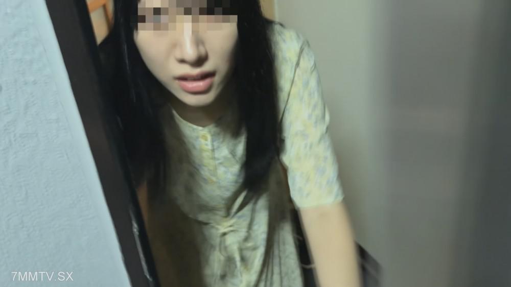 [無修正]fc2-ppv 4973905 【個撮】大量潮吹き奥さん。旦那的旁邊讓乳頭驚人的大，濕濕地硬起來。對抑制聲音忍受的樣子感到非常興奮。| FC2電子市場